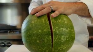 Kako se pravilno sece lubenica