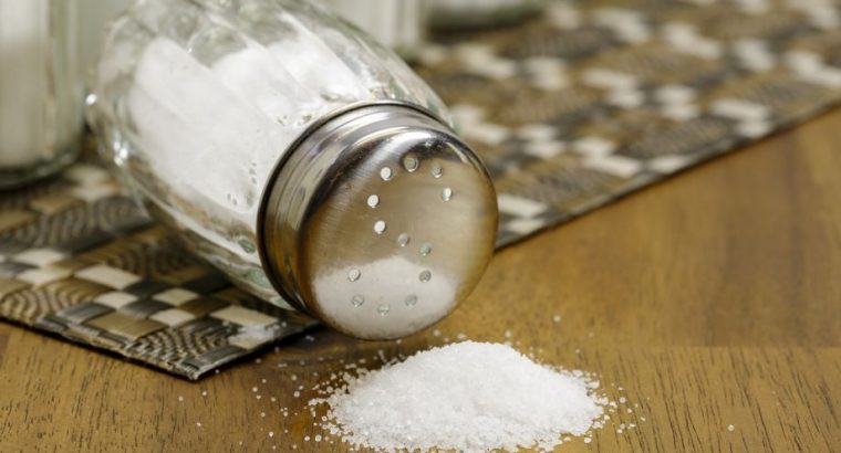 Upotreba soli – da li slanik treba potpuno ukloniti sa stola?